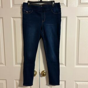 Nine West women’s skinny dark rinse pull on jeans size 12